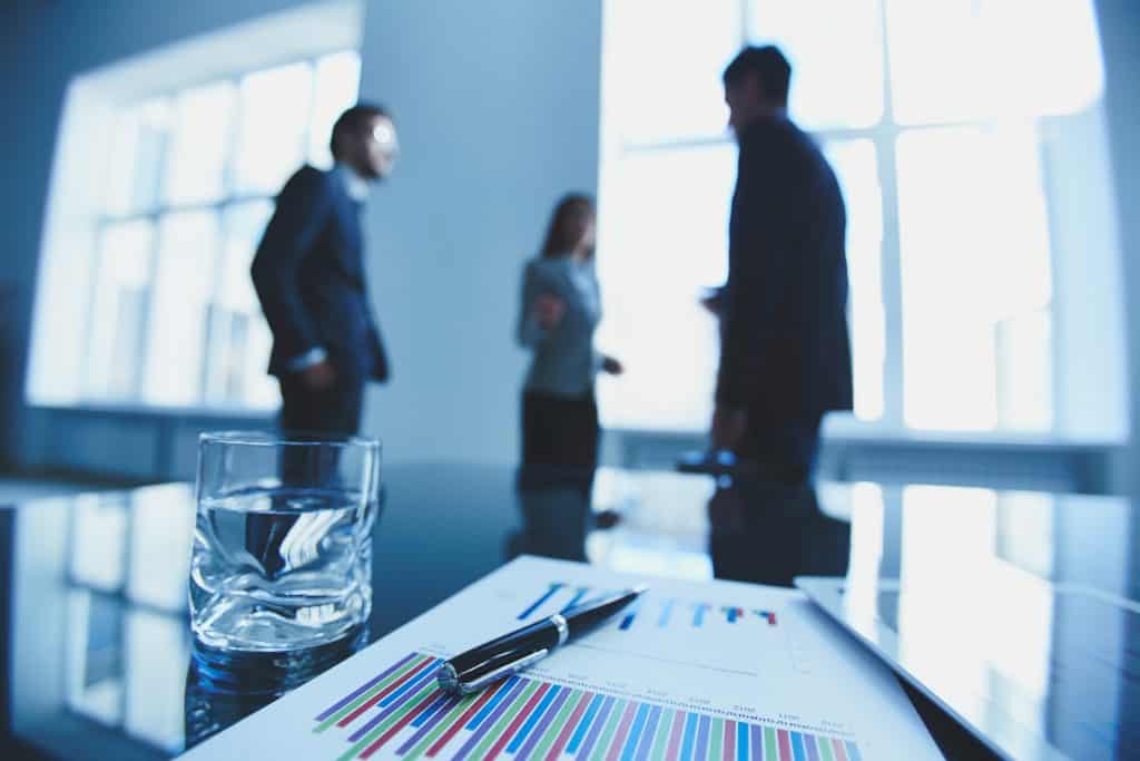 Advogados de imigração USA em reunião de consultoria migratória.